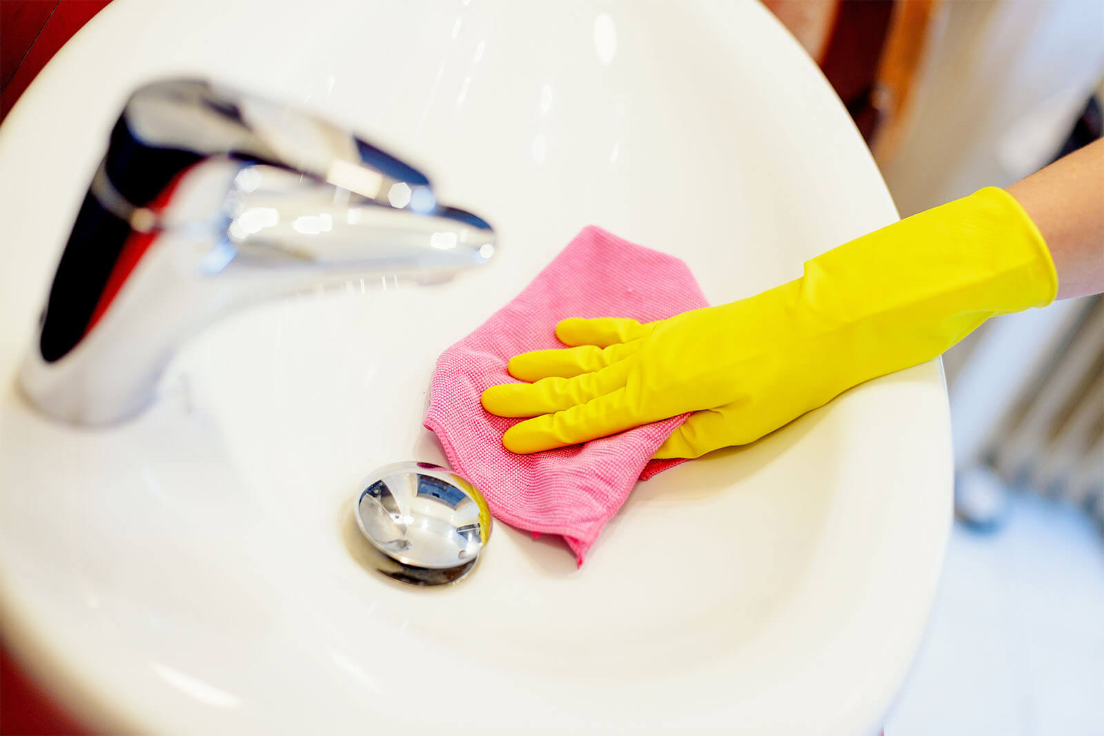 remove odor from bathroom sink